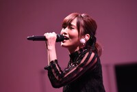 山本彩のミニライブの様子。