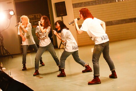 「BILLIE IDLE presents bi bi bi bi bi フリーライブ」の様子。（写真提供：オツモレコード）