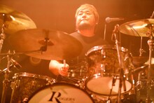 アサカワヒロ（Dr）（撮影：山川哲矢）