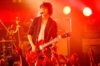 カナタタケヒロ（Vo, G）（撮影：山川哲矢）