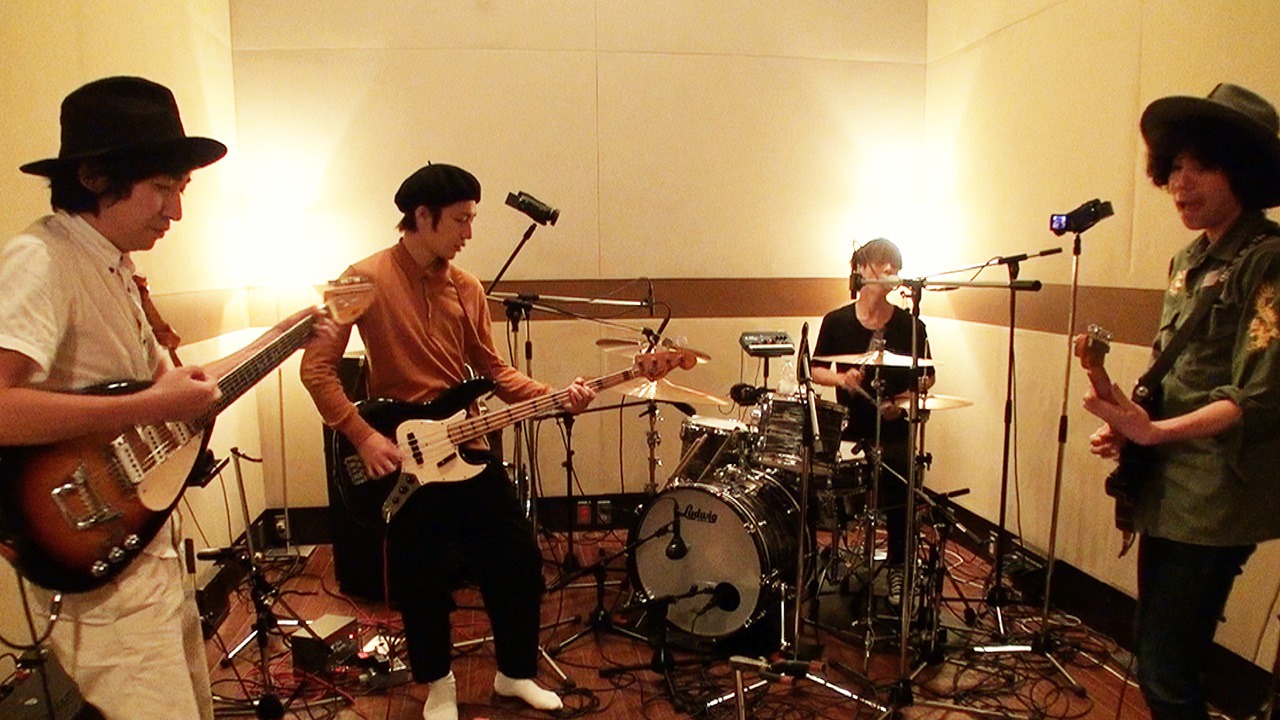 「THE EDGE」初回限定盤付属DVDのワンシーン。
