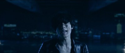 [Alexandros]「ムーンソング」ミュージックビデオのワンシーン。