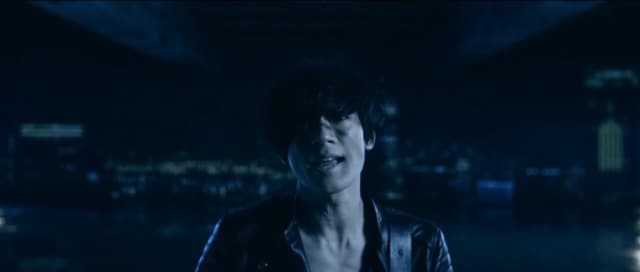 [Alexandros]「ムーンソング」ミュージックビデオのワンシーン。