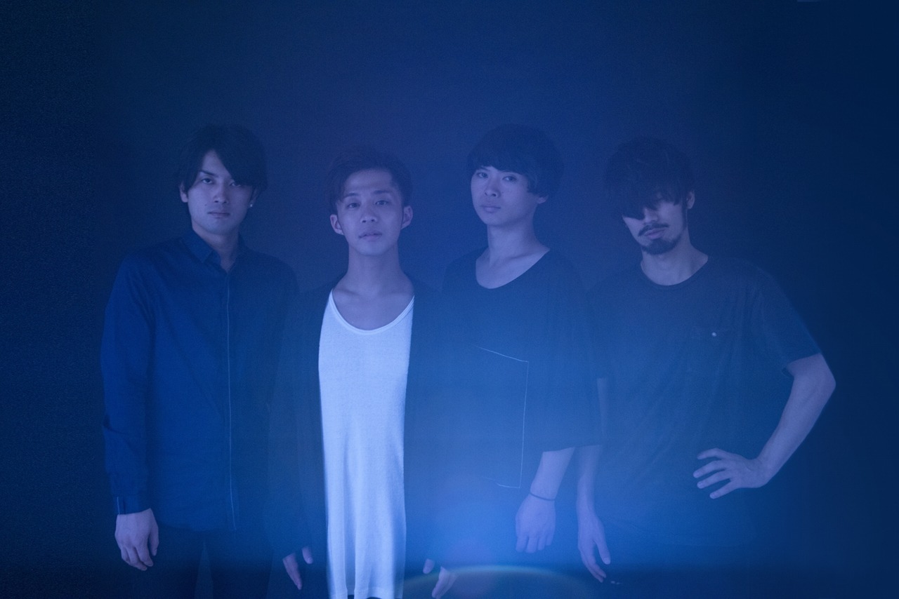 asobius。左から海北真（B）、甲斐一斗（Vo）、石川直吉（Dr）、高橋真作（G）。