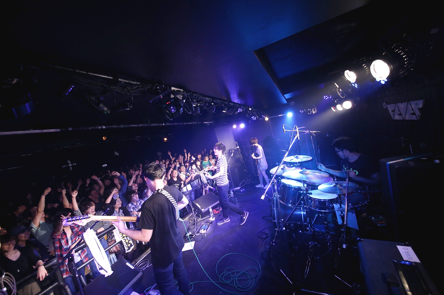 「ナードマグネット 1stフルアルバム『CRAZY, STUPID, LOVE』ツアー『さよなら20代ツアー』ファイナルシリーズ」東京・新代田FEVER公演の様子。（撮影：後藤壮太郎）