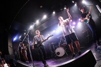 「ナードマグネット 1stフルアルバム『CRAZY, STUPID, LOVE』ツアー『さよなら20代ツアー』ファイナルシリーズ」東京・新代田FEVER公演の様子。（撮影：後藤壮太郎）