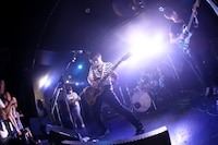 「ナードマグネット 1stフルアルバム『CRAZY, STUPID, LOVE』ツアー『さよなら20代ツアー』ファイナルシリーズ」東京・新代田FEVER公演の様子。（撮影：後藤壮太郎）