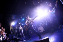 「ナードマグネット 1stフルアルバム『CRAZY, STUPID, LOVE』ツアー『さよなら20代ツアー』ファイナルシリーズ」東京・新代田FEVER公演の様子。（撮影：後藤壮太郎）