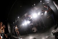 「ナードマグネット 1stフルアルバム『CRAZY, STUPID, LOVE』ツアー『さよなら20代ツアー』ファイナルシリーズ」東京・新代田FEVER公演の様子。（撮影：後藤壮太郎）