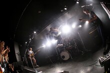 「ナードマグネット 1stフルアルバム『CRAZY, STUPID, LOVE』ツアー『さよなら20代ツアー』ファイナルシリーズ」東京・新代田FEVER公演の様子。（撮影：後藤壮太郎）