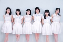 さんみゅ～。左から3番目が長谷川怜華。
