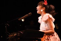 中山莉子のソロ公演「中山莉子の生誕祭。」の様子。