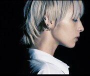 「Plein Soleil」ミュージックビデオのワンシーン。