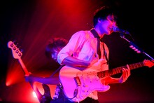 左から田淵智也（B）、斎藤宏介（Vo, G）。（Photo by Viola Kam [V'z Twinkle]）