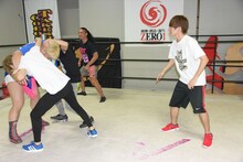 男色ディーノに攻撃を仕掛けるDISH//。