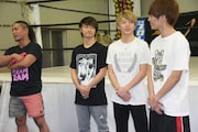 会見の様子。