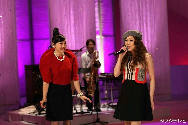 左から松任谷由実、JUJU。 (c)フジテレビ