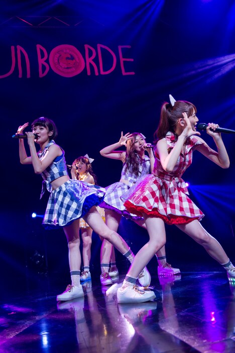 「LIVE HOUSE TOUR 2016 ～紅葉しに行こうYO！行脚だぎゃぁ～」大阪・なんばHatch公演の様子。