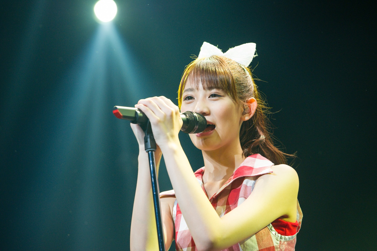 秋本帆華