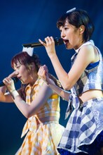 左から伊藤千由李、咲良菜緒。