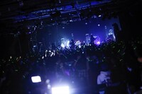 「ナイトハイキング」のパフォーマンスの様子。（撮影：後藤壮太郎）