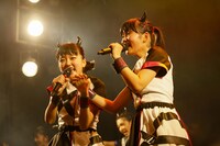 左から上田理子、西垣有彩。（撮影：濱本英介）