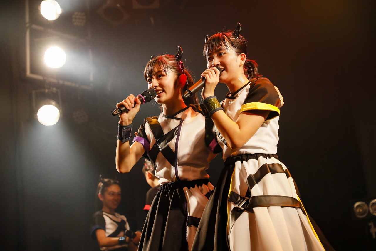 ばってん少女隊「10.29渡辺通り大会～ここからBEATば刻んでもよかよかよかSTATION～」の様子。（撮影：濱本英介）
