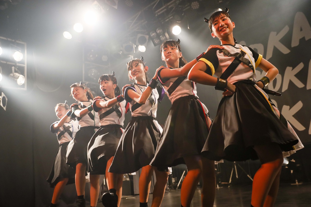 ばってん少女隊「10.29渡辺通り大会～ここからBEATば刻んでもよかよかよかSTATION～」の様子。（撮影：濱本英介）