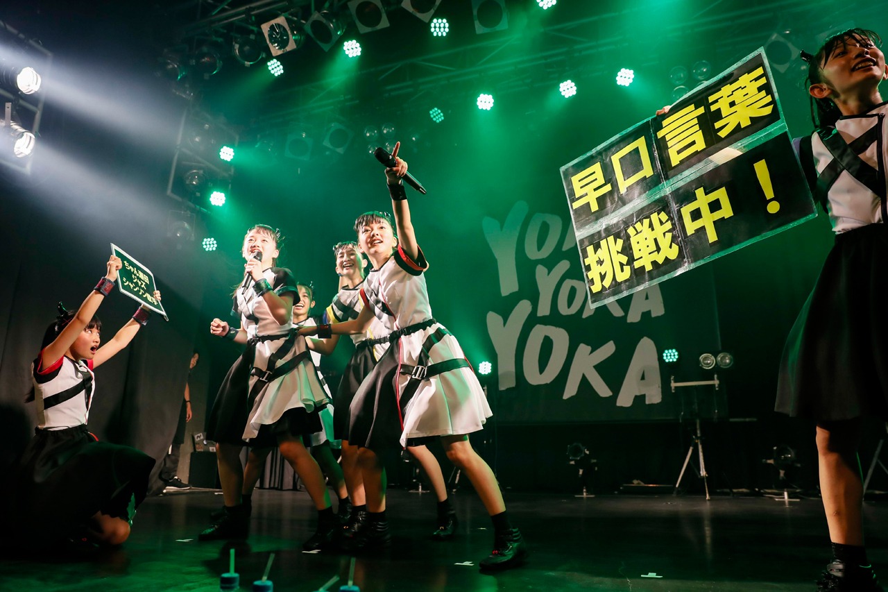 ばってん少女隊「10.29渡辺通り大会～ここからBEATば刻んでもよかよかよかSTATION～」の様子。（撮影：濱本英介）