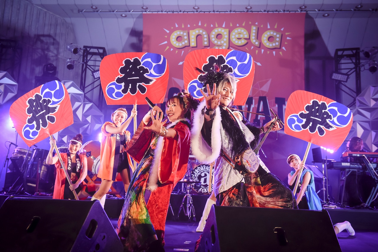 angela、超満員の野音でド派手に“愛の秋祭り”