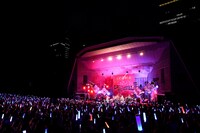 angela「LOVE & CARNIVAL」日比谷野外大音楽堂公演の様子。（撮影：釘野孝宏）