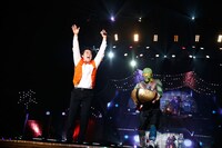 安村直樹アナウンサー（左）とユースケ（右）。（撮影：山内洋枝）