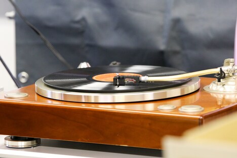 DENONのアナログプレーヤー・DP-1300MKII。