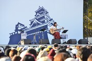 「浜崎貴司 集まれ！ オールクマモト GACHI スペシャル in 熊本城」の様子。(c) MICHIHARU BABA / AYAHA FUJII
