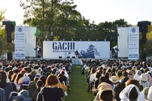 「浜崎貴司 集まれ！ オールクマモト GACHI スペシャル in 熊本城」の様子。(c) MICHIHARU BABA / AYAHA FUJII