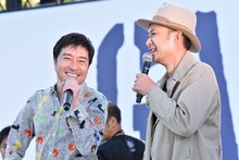 トータス松本と浜崎貴司。(c) MICHIHARU BABA / AYAHA FUJII