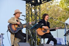 浜崎貴司と吉井和哉。(c) MICHIHARU BABA / AYAHA FUJII