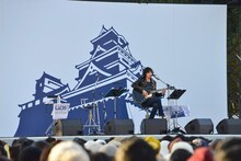「浜崎貴司 集まれ！ オールクマモト GACHI スペシャル in 熊本城」の様子。(c) MICHIHARU BABA / AYAHA FUJII