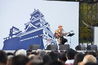 「浜崎貴司 集まれ！ オールクマモト GACHI スペシャル in 熊本城」の様子。(c) MICHIHARU BABA / AYAHA FUJII