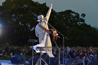 「浜崎貴司 集まれ！ オールクマモト GACHI スペシャル in 熊本城」の様子。(c) MICHIHARU BABA / AYAHA FUJII