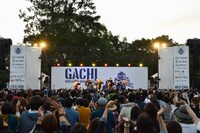 「浜崎貴司 集まれ！ オールクマモト GACHI スペシャル in 熊本城」の様子。(c) MICHIHARU BABA / AYAHA FUJII