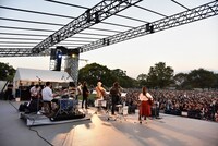 「浜崎貴司 集まれ！ オールクマモト GACHI スペシャル in 熊本城」の様子。(c) MICHIHARU BABA / AYAHA FUJII