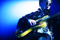 アベマコト（B, Cho）（撮影：新倉映見）