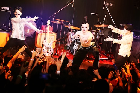 挫・人間「りりぱ・わんまん “ちょおじつりょくはせんげん”」東京・WWW公演の様子。（撮影：新倉映見）