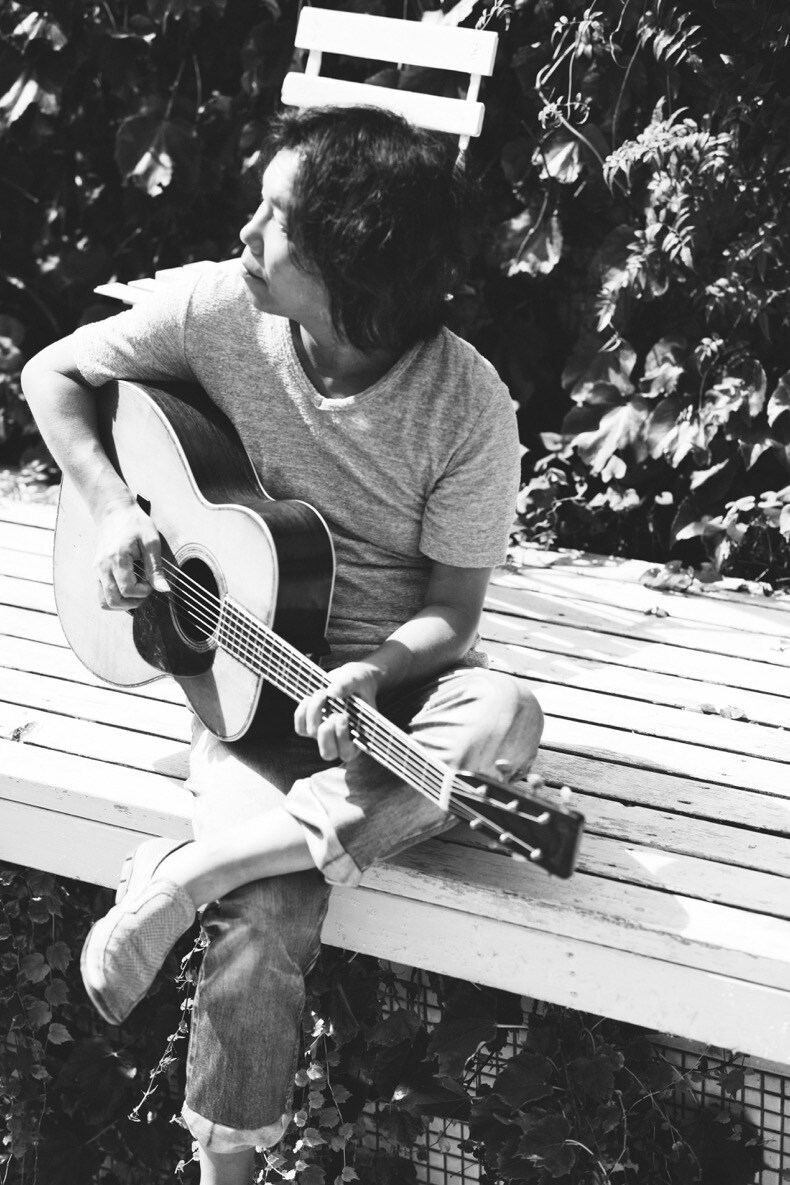 小倉博和の卓越プレイが味わえるメジャーデビュー作「Summer Guitars」