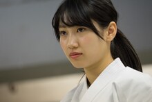 真剣な眼差しの佐保明梨。（撮影：土屋恵介）