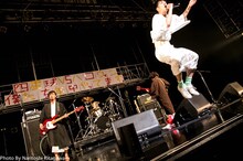 「出世街道2016『四星球VSハロウィン ～僕たち年中やってます。～』」の様子。（Photo by Naritoshi Kitagawa）