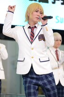 「PPAP」を踊る榊原タツキ。