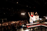 bonobos ワンマンツアー2016「ハチャメチャ☆くる～じんぐ！」東京・LIQUIDROOM公演の様子。（Photo by Yumi Ikenaga）