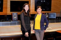 左から天海祐希、松任谷由実。（写真提供：EMI Records）